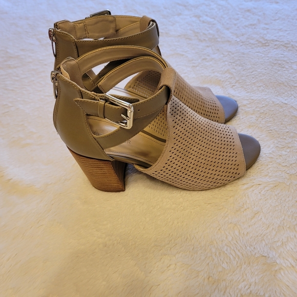 Marc Fisher Gabie Stacked Heel shoes - Picture 3 of 11